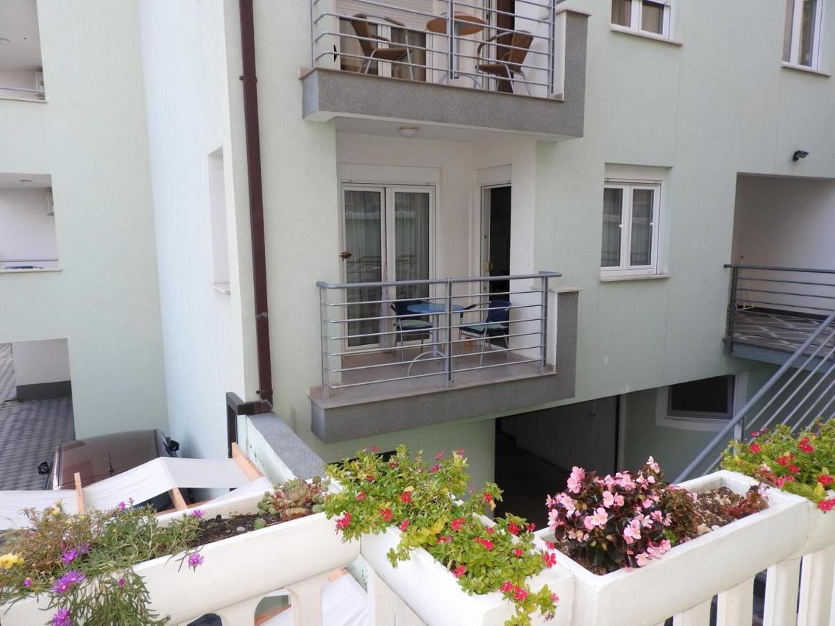 Ruza&Nikolina "1" Apartmani - Baska Voda Exterior photo