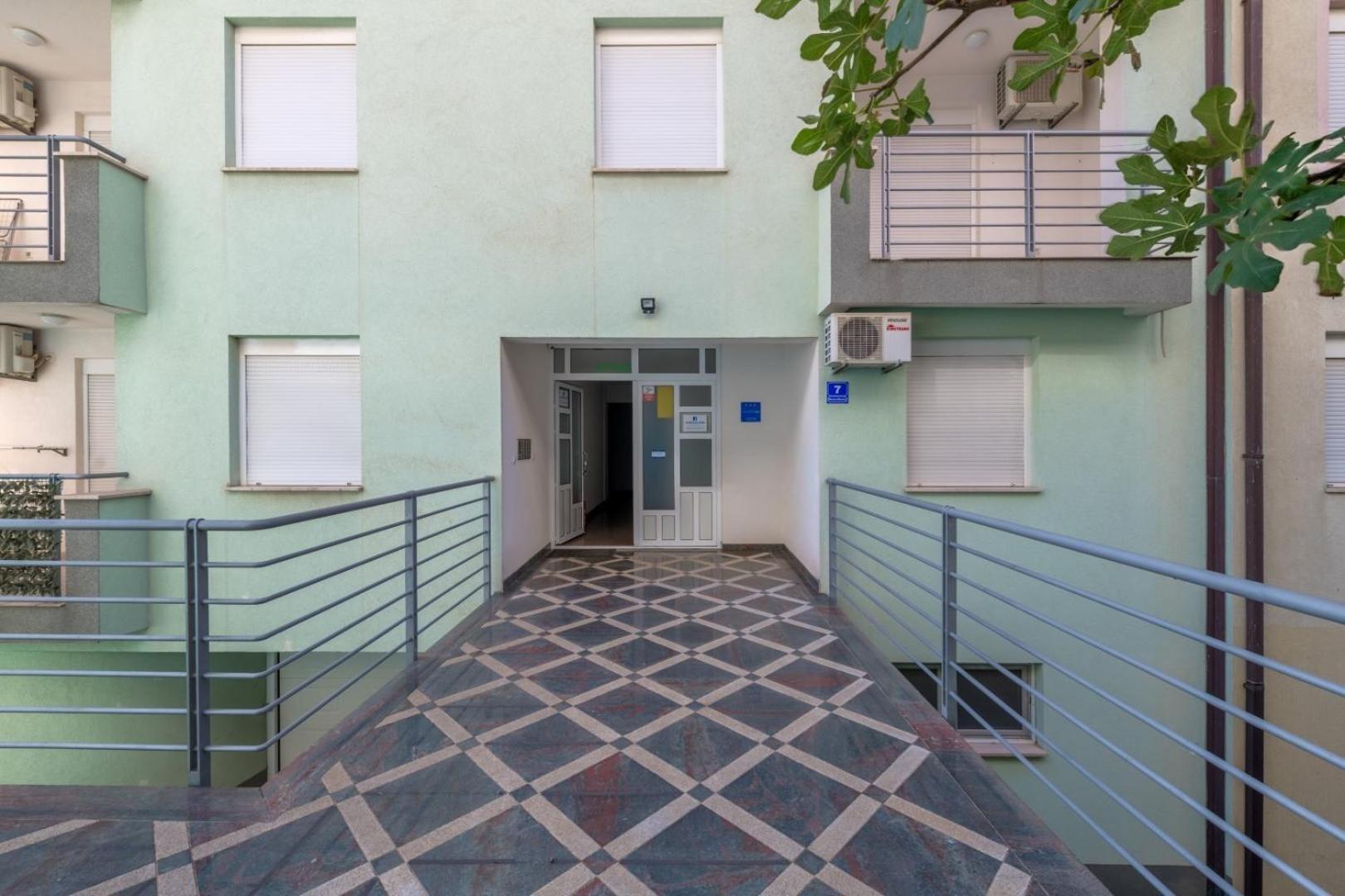 Ruza&Nikolina "1" Apartmani - Baska Voda Exterior photo