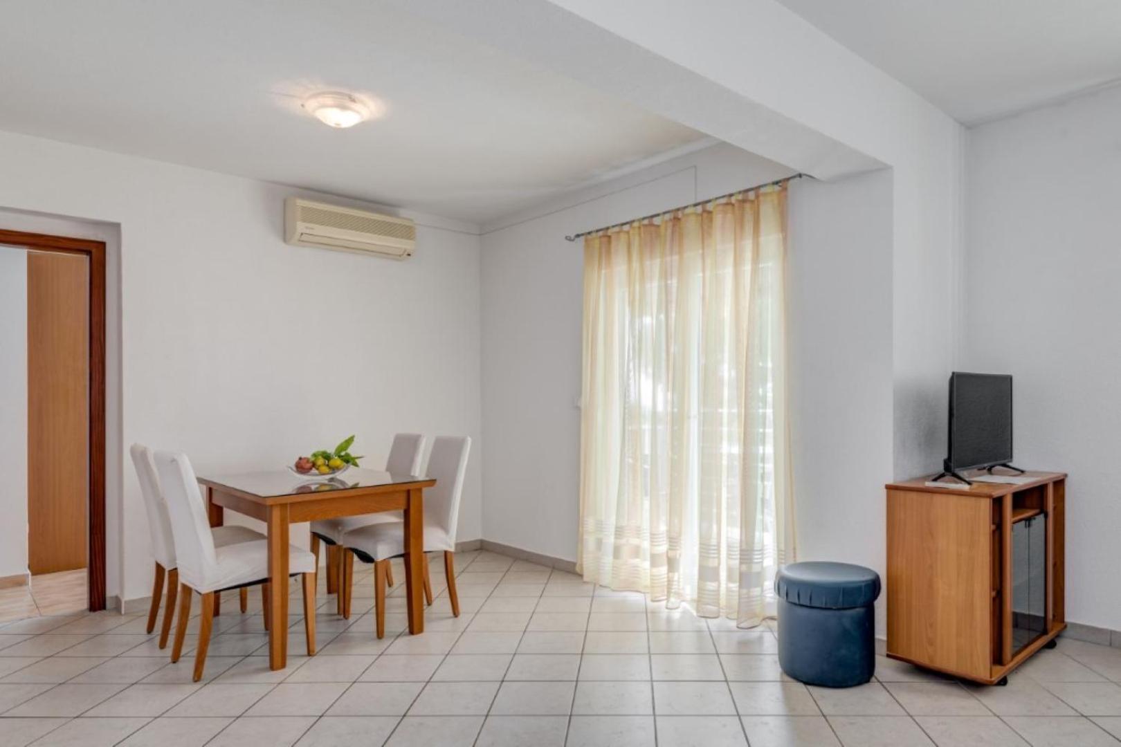 Ruza&Nikolina "1" Apartmani - Baska Voda Exterior photo