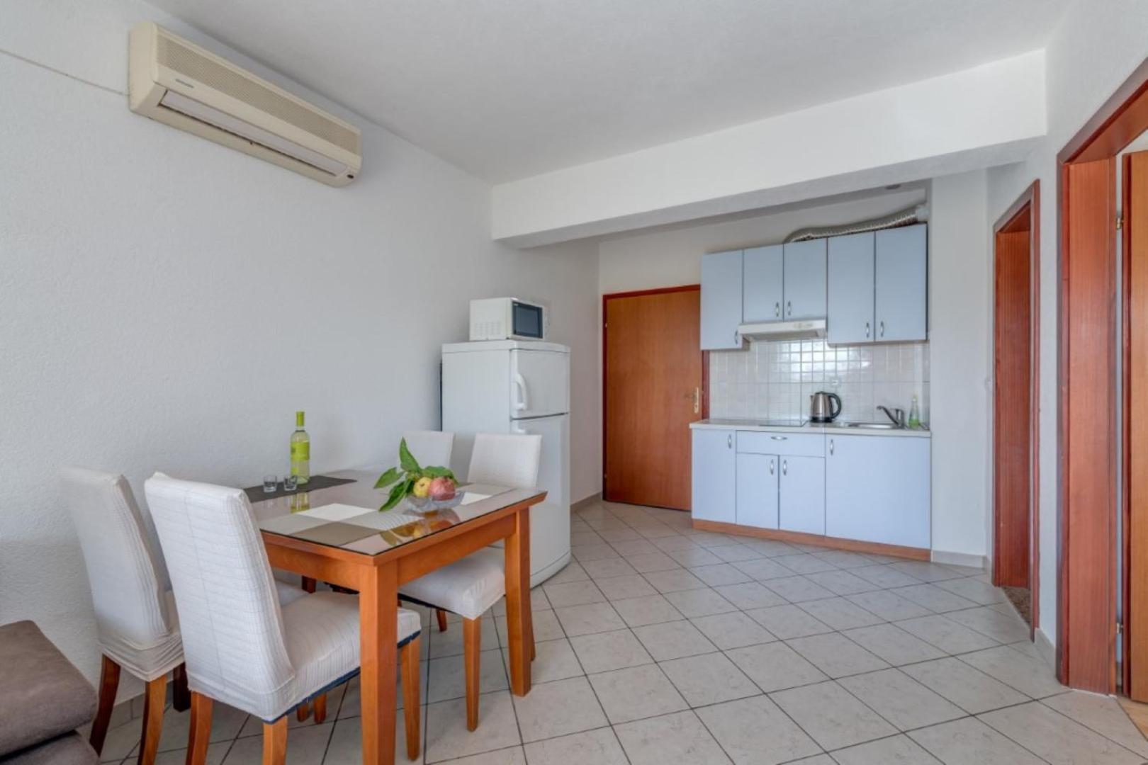 Ruza&Nikolina "1" Apartmani - Baska Voda Exterior photo